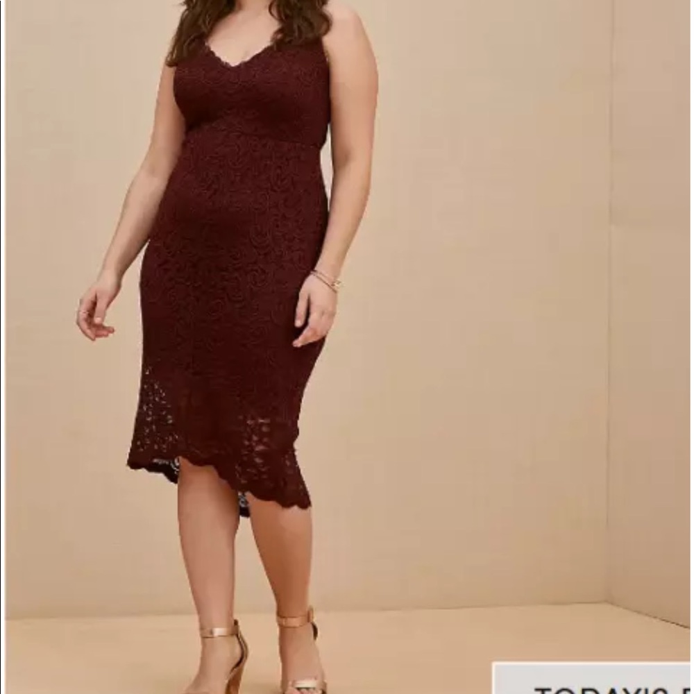 Burgundy lace dress by Torrid size 1 (1x 14/16)